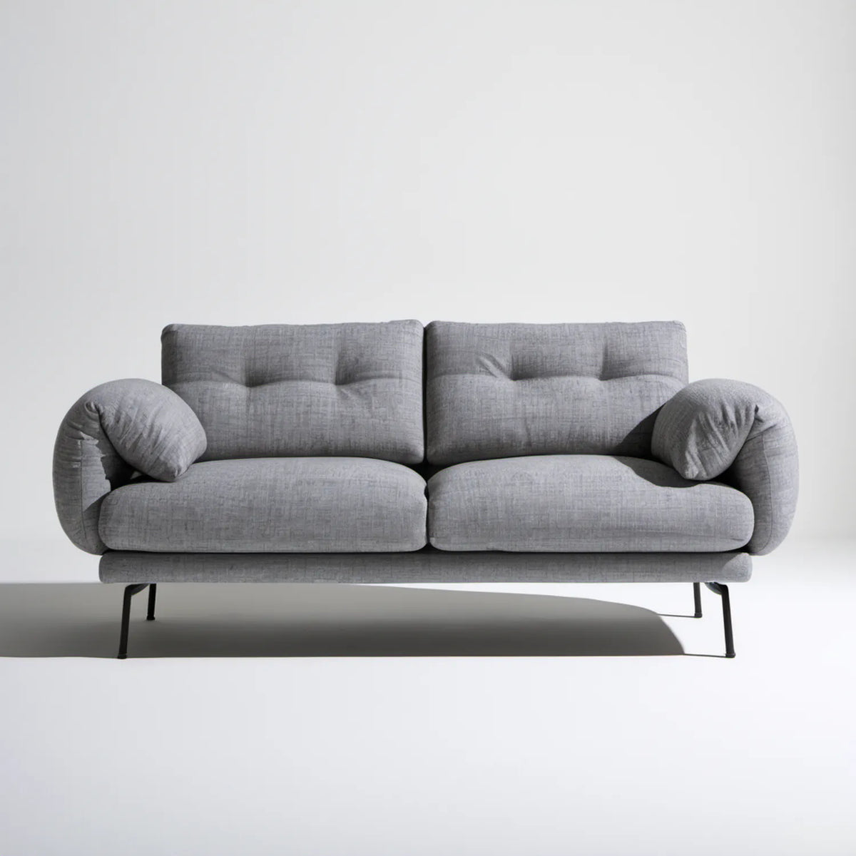 Szara sofa dwuosobowa z tapicerką poliestrową i czarnymi nogami, 200 x 92 x 84 cm